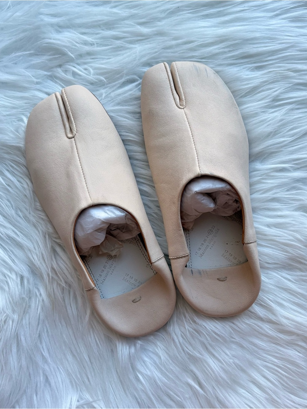 Maison Margiela Beige Tabi Flat shoes